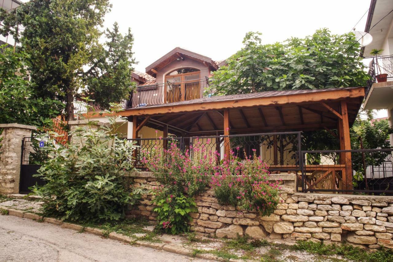 Guest House Yoanna Balchik Eksteriør billede